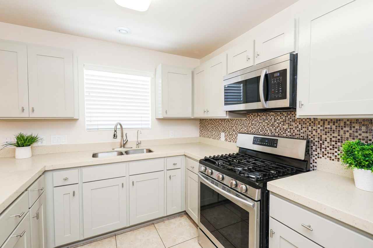 9813 Sandhill - Photo 6 of 28