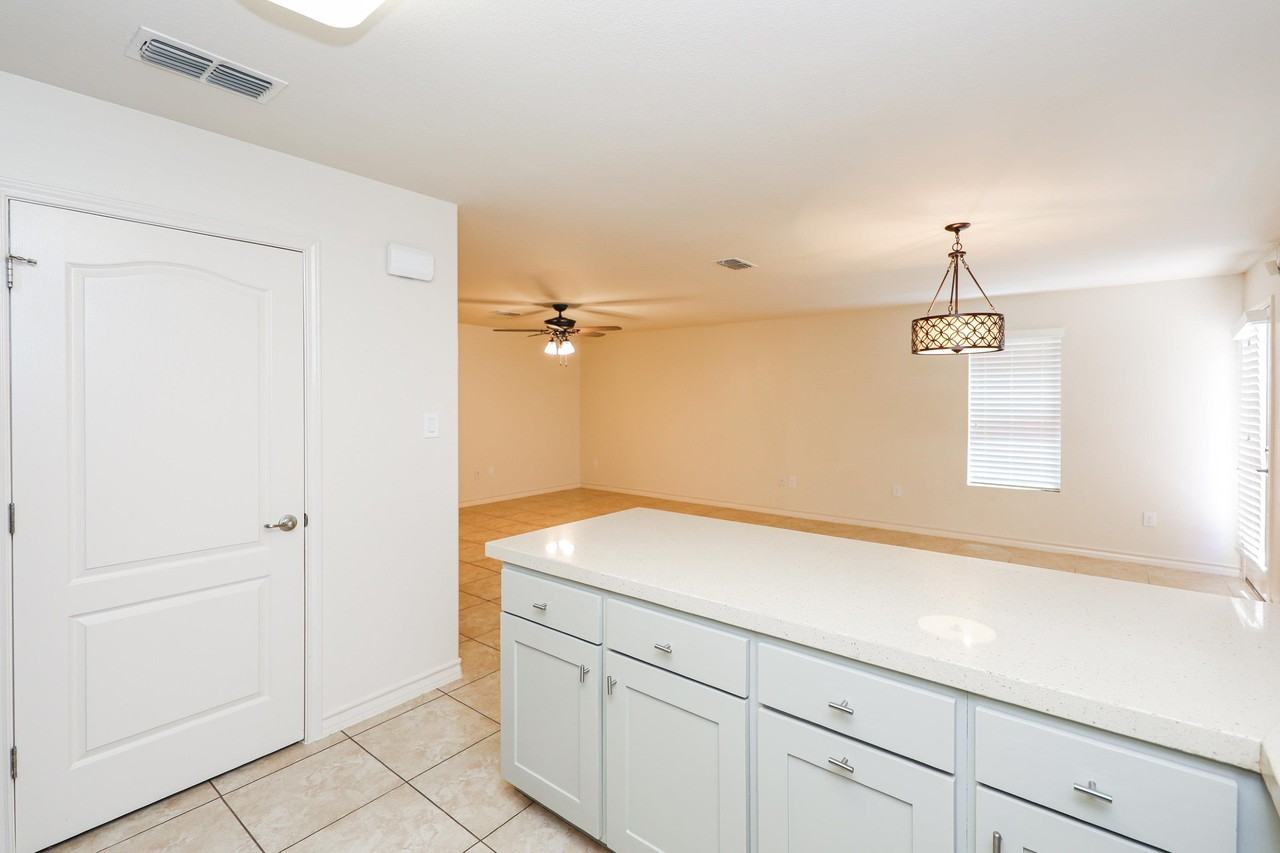 9813 Sandhill - Photo 7 of 28