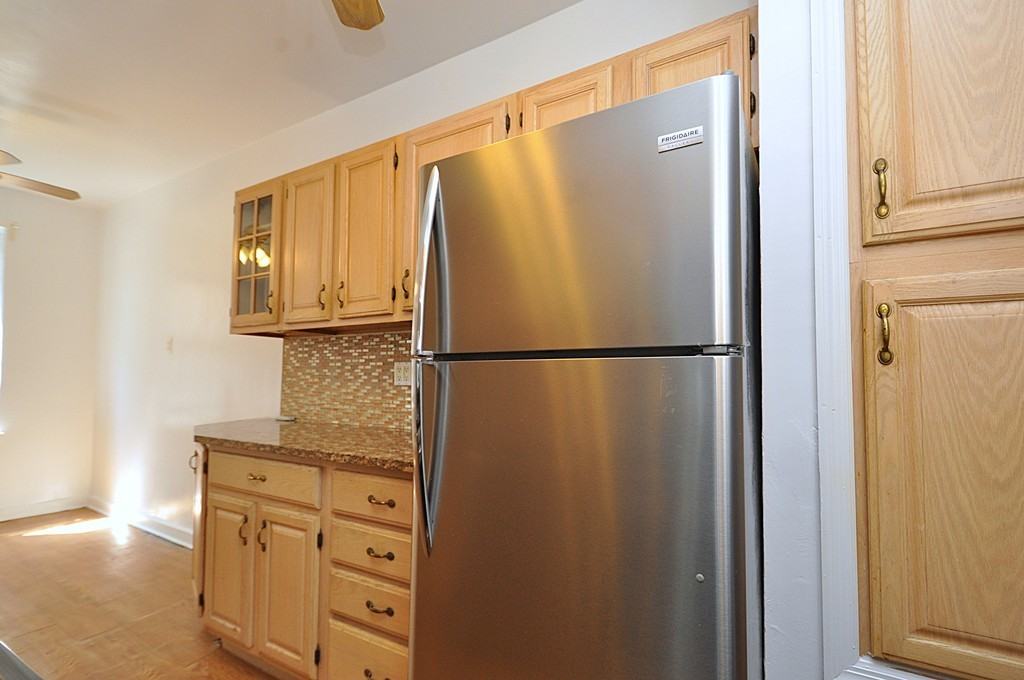 105 Garth Rd - Photo 7 of 30