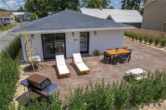 1014 Main St - Photo 2 of 32