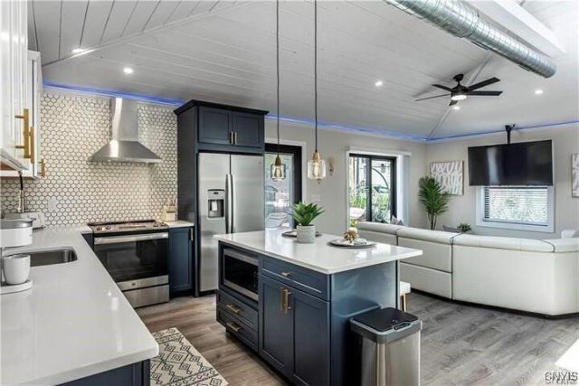 1014 Main St - Photo 3 of 32