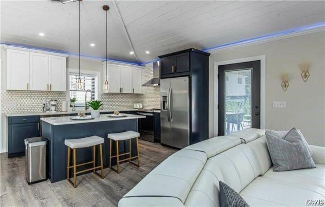 1014 Main St - Photo 4 of 32