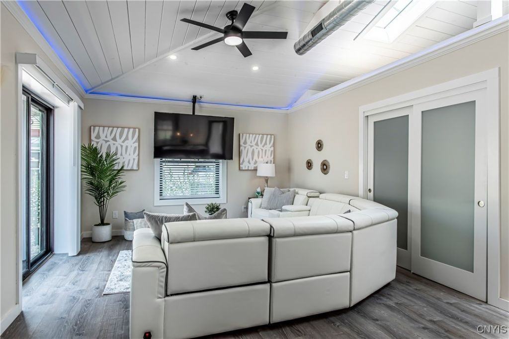 1014 Main St - Photo 7 of 32