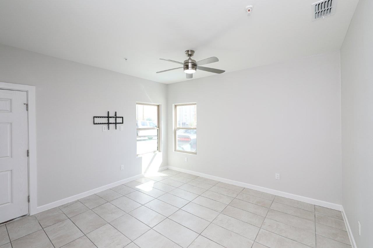 7126 Rosson Lane - Photo 5 of 11