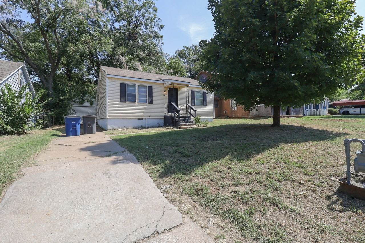 127 N New Haven Ave - Photo 2 of 22