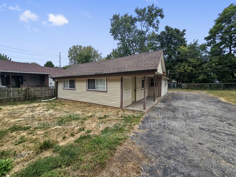 5042 Melrose Ave - Photo 2 of 19