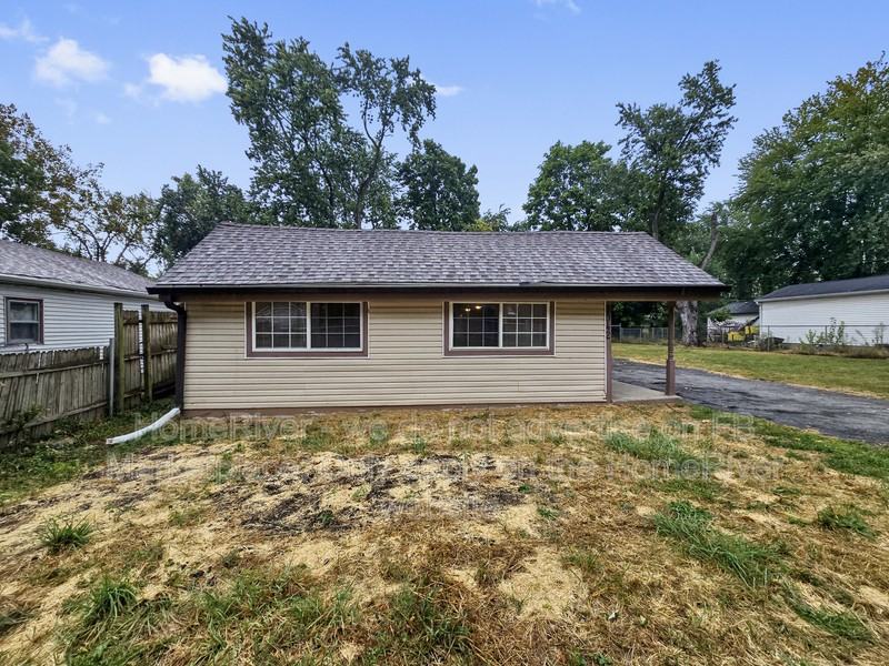 5042 Melrose Ave - Photo 3 of 19