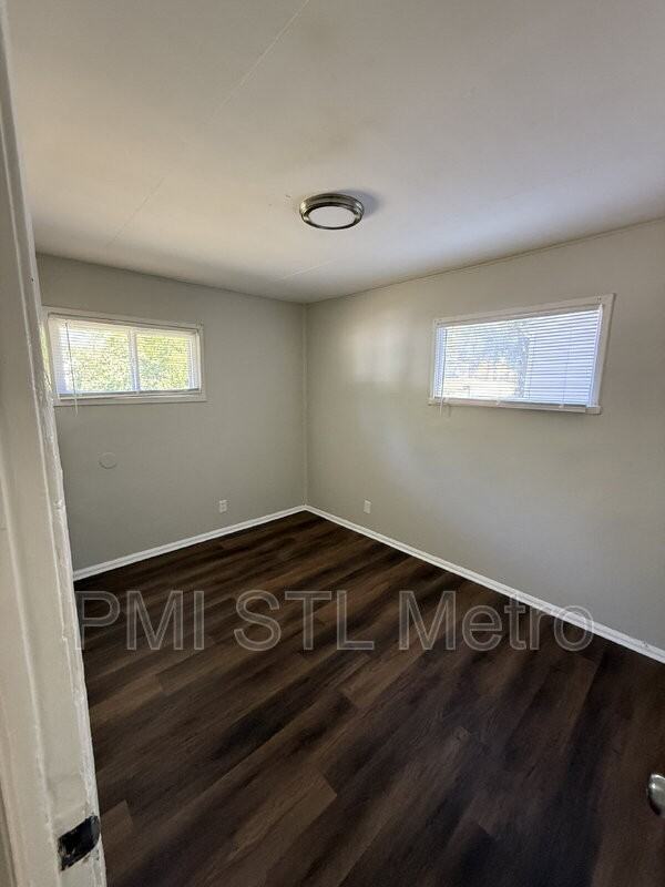 5319 Elsie Ave - Photo 3 of 9