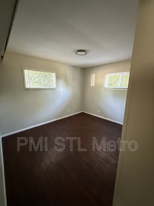 5319 Elsie Ave - Photo 4 of 9