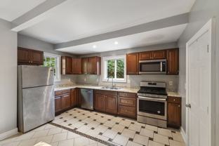 6304 Sawyer St - Photo 1 of 1
