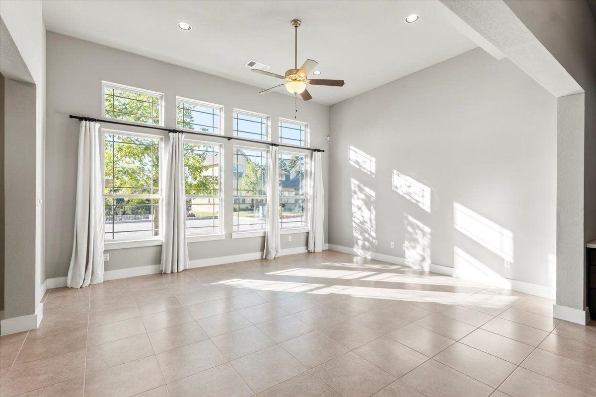 710 Arrow Point Drive - Photo 3 of 15