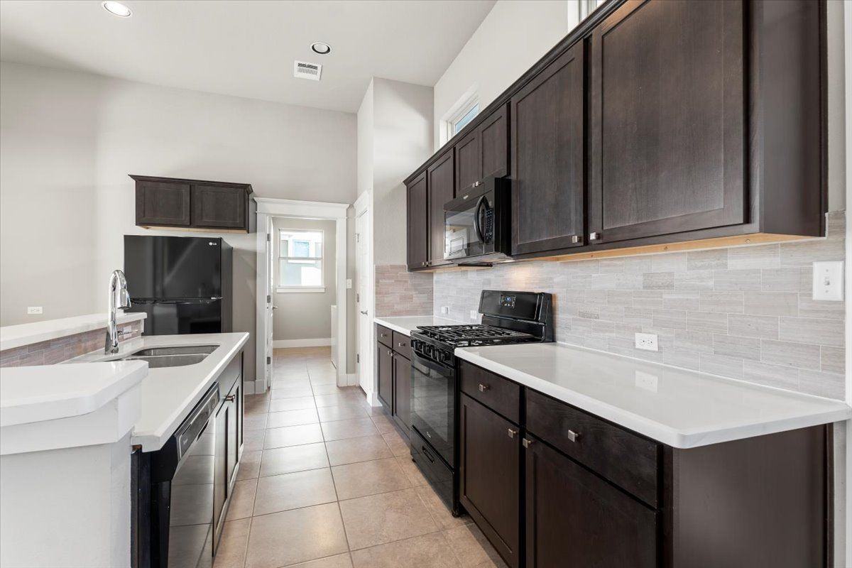 710 Arrow Point Drive - Photo 6 of 15