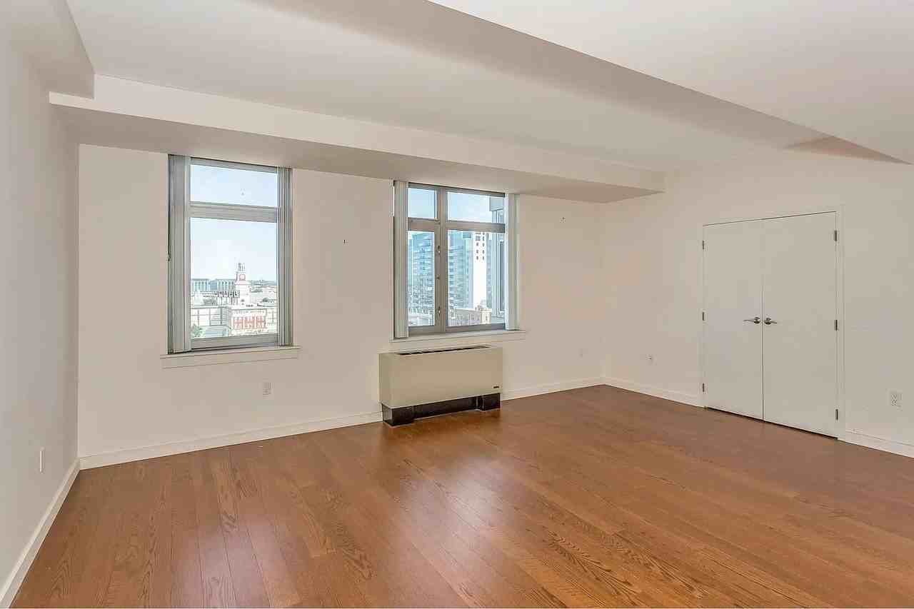 4026 College Point Blvd - Photo 3 of 13