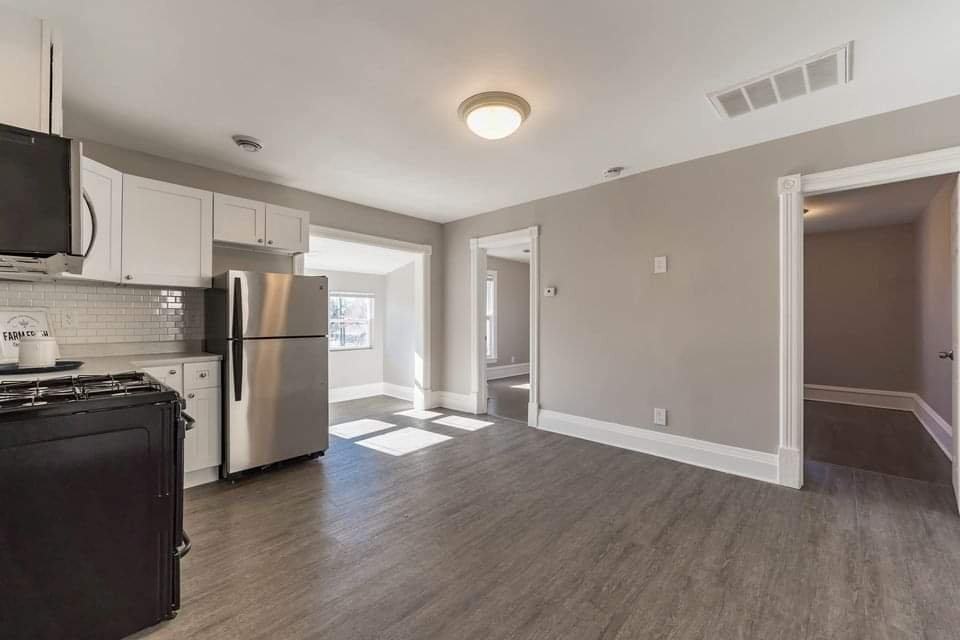 138 8th Ave Ne #2 - Photo 2 of 7