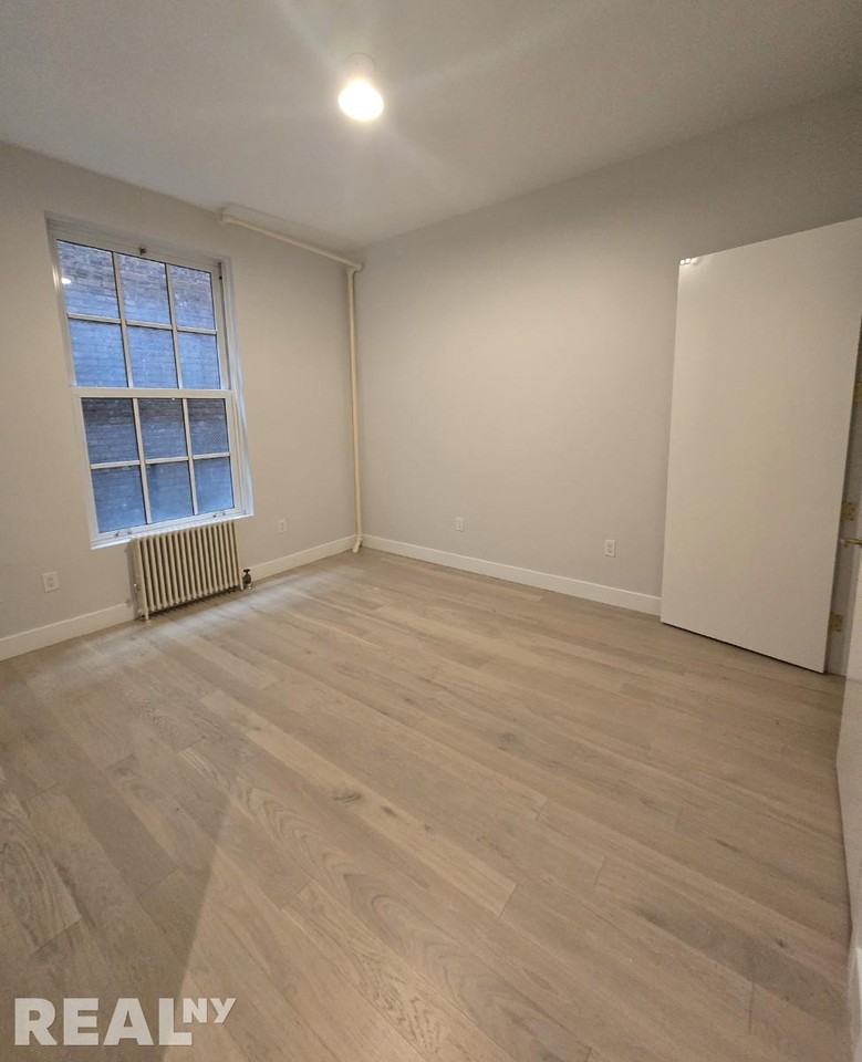 Broome St #4F - Photo 4 of 12