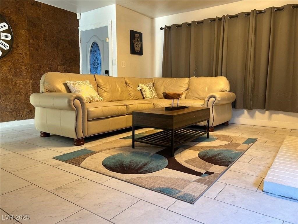 5415 Oxbow St - Photo 2 of 20