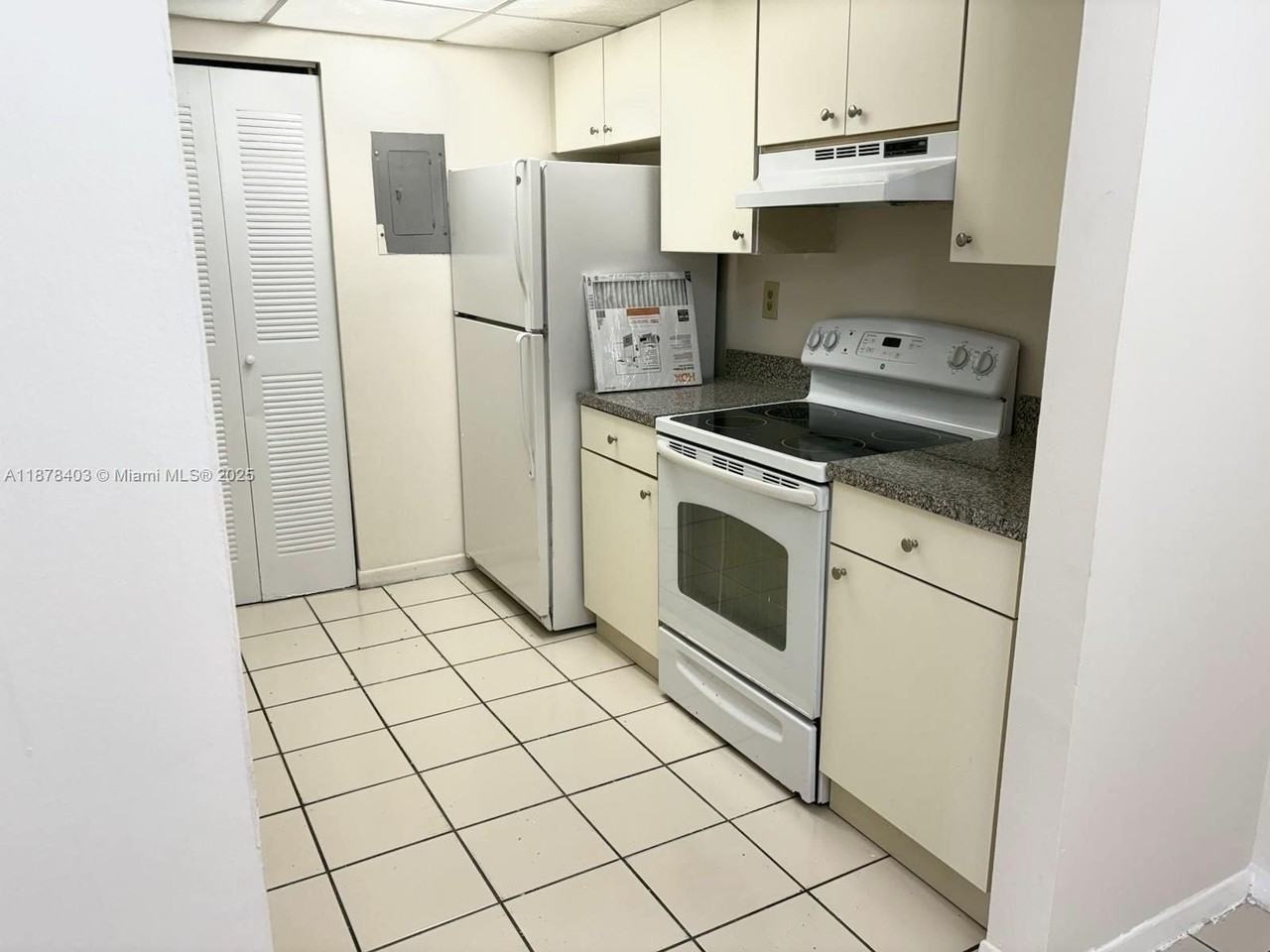 566 Nw 114th Ave #203 - Photo 3 of 10