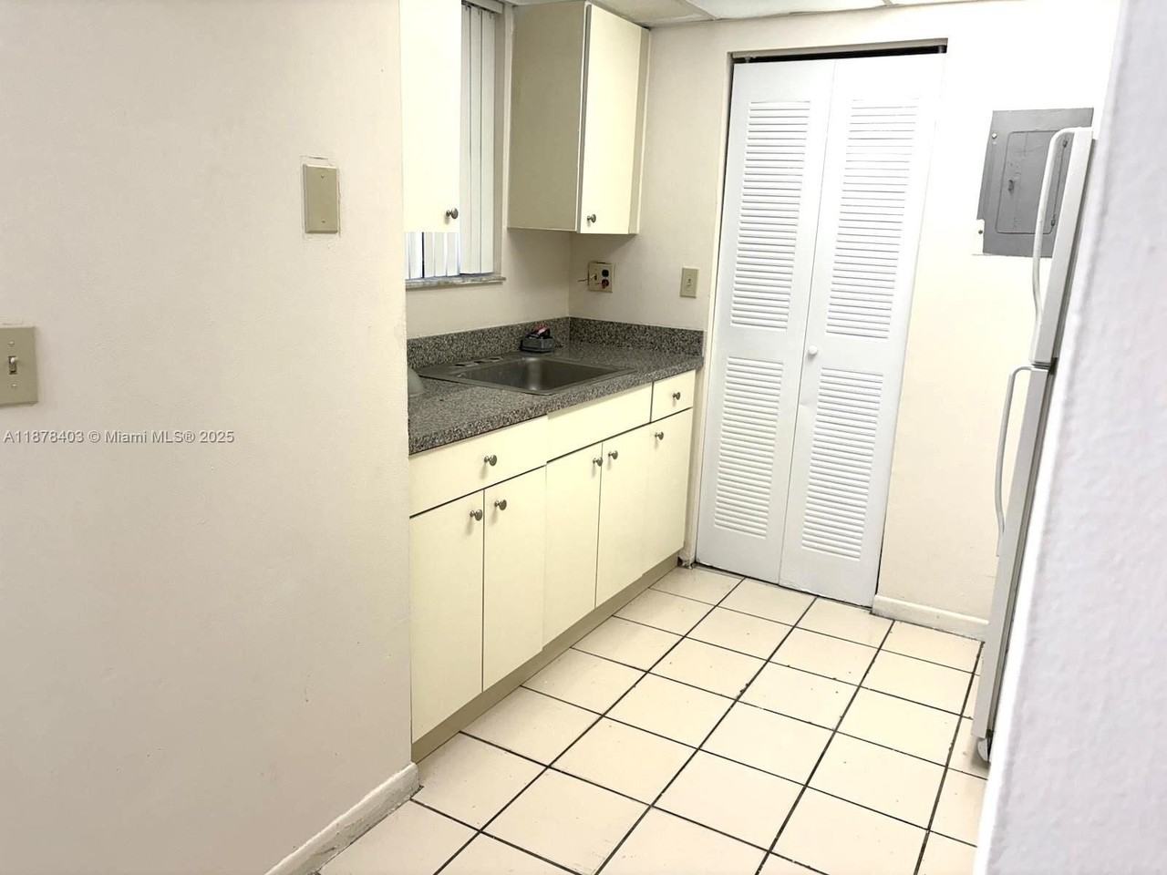 566 Nw 114th Ave #203 - Photo 4 of 10