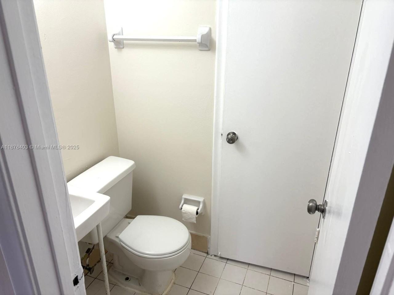 566 Nw 114th Ave #203 - Photo 5 of 10