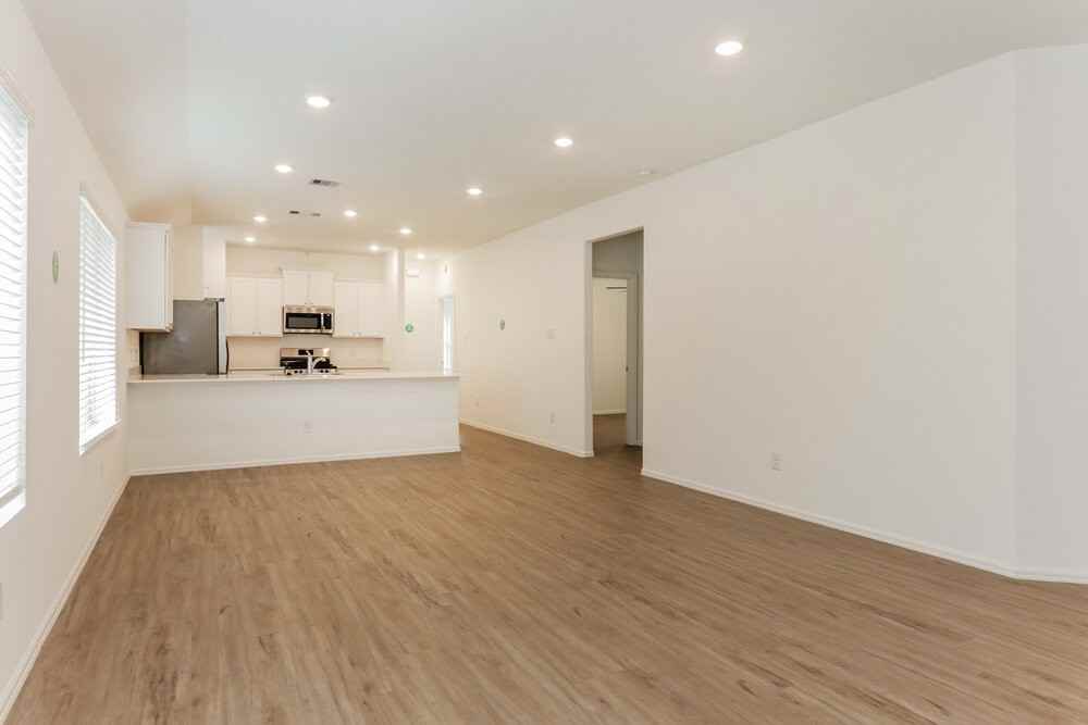 1731 Sahara Dr - Photo 4 of 16