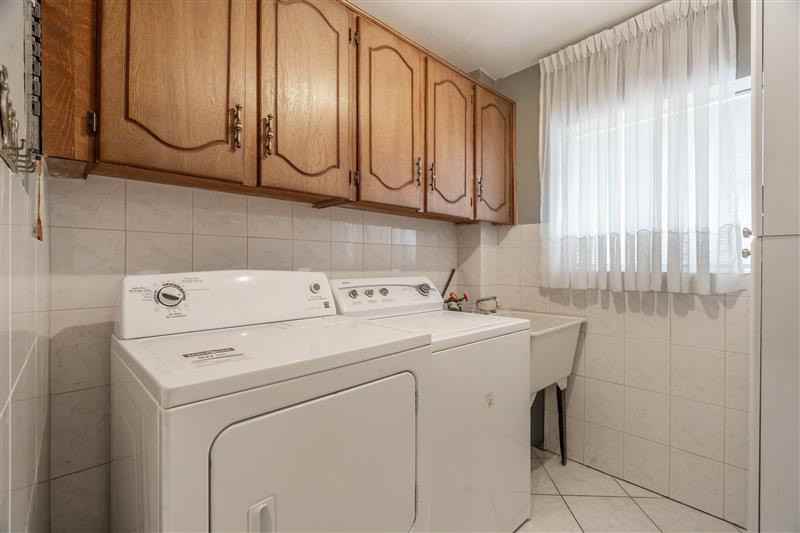 2973 Bloor St W - Photo 2 of 13