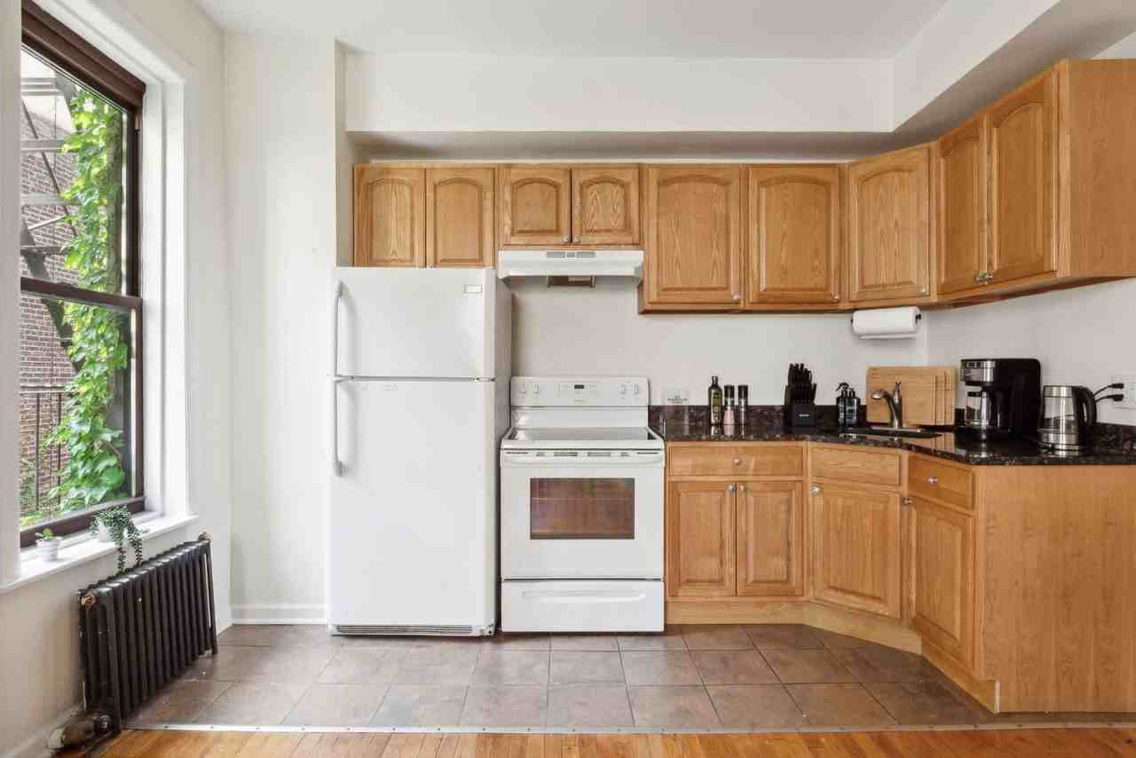 300 East 69th Street #1294661P - Photo 5 of 11