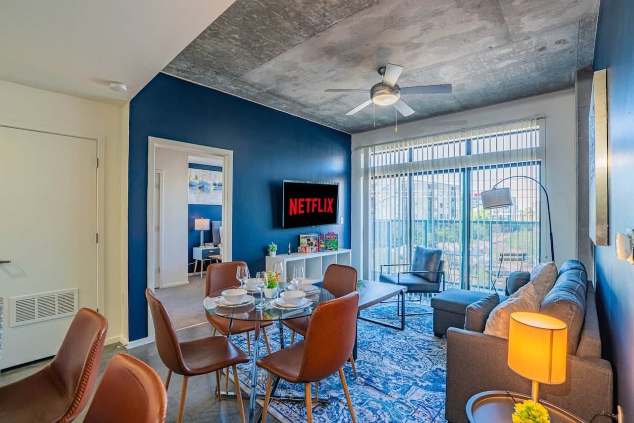 333 East Roosevelt Street - Photo 2 of 176