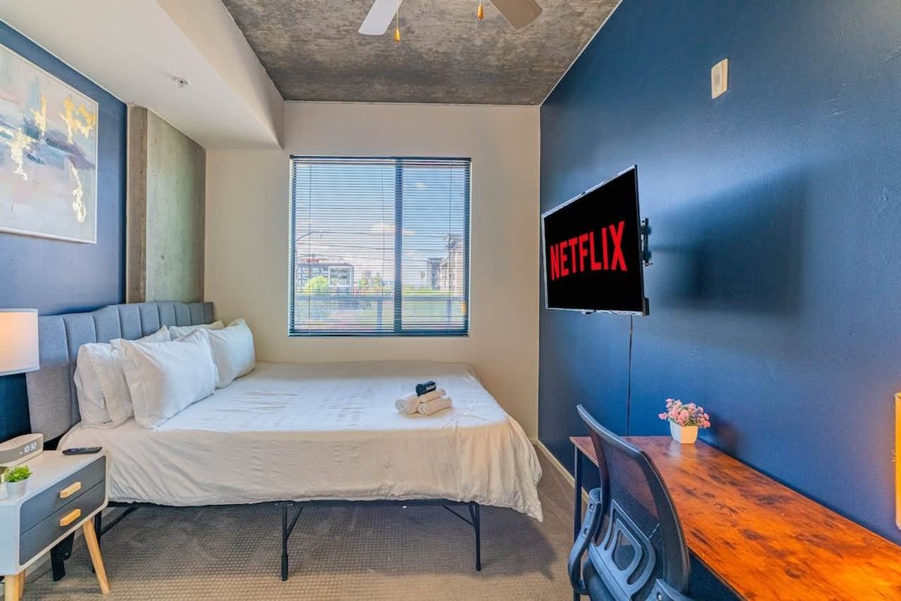 333 East Roosevelt Street - Photo 3 of 176