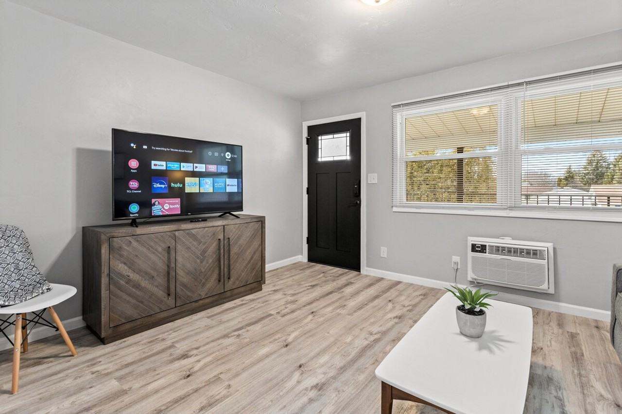 826 W Browning St #1296527P - Photo 5 of 15