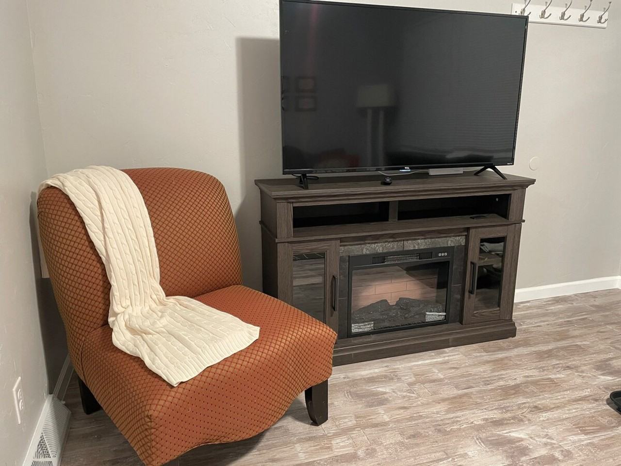 915 W Whittier Dr #1296520P - Photo 3 of 16