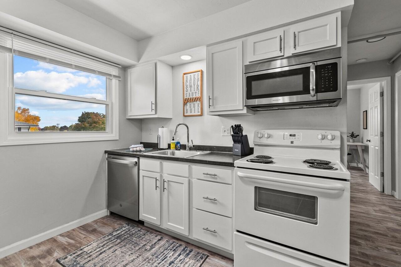 915 W Whittier Dr #1296520P - Photo 7 of 22