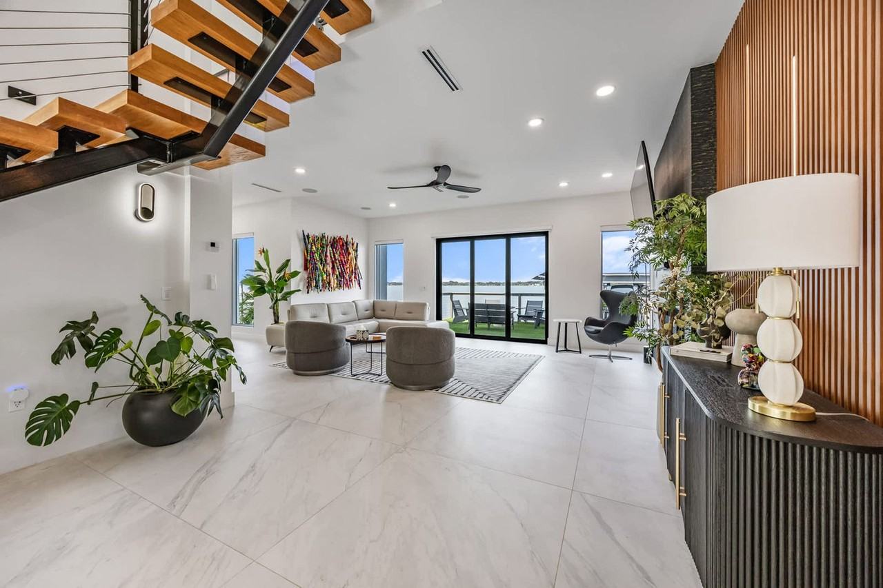 2175 S Tropical Trl #1295175P - Photo 2 of 50