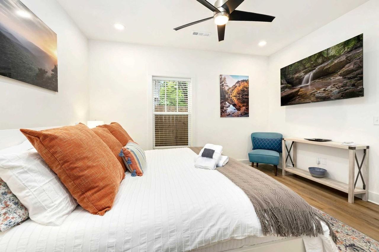 376 S Hill Ave #1297814P - Photo 4 of 24