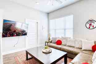 909 W Eagle St - Photo 1 of 1