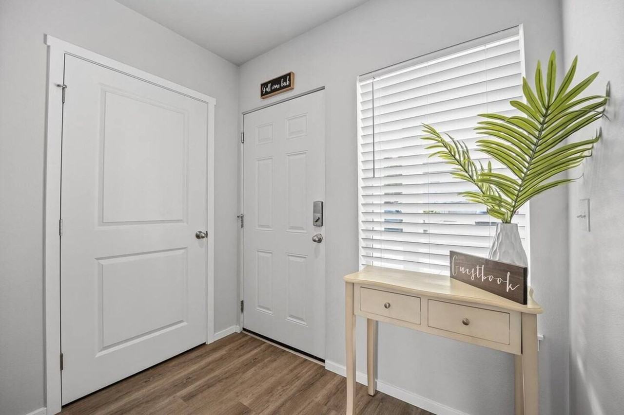 624 East 32nd Street - Photo 5 of 29