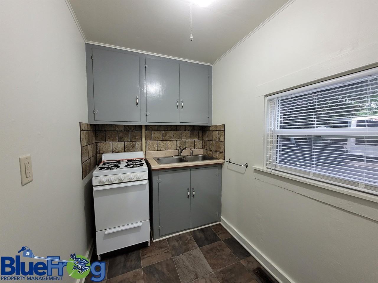 1323 Doty St #B - Photo 3 of 12