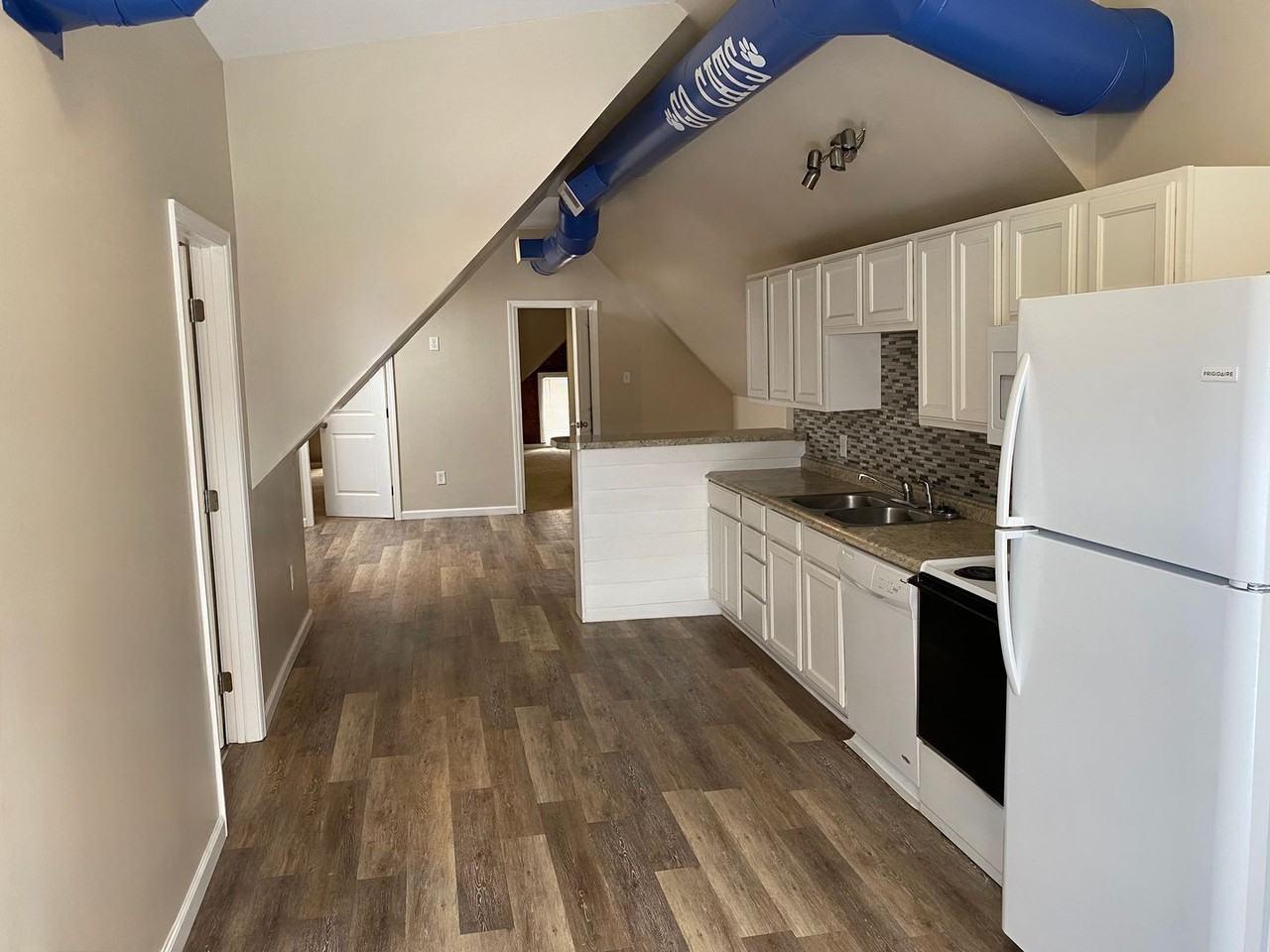 235 Lexington Ave ## 2 - Photo 2 of 34