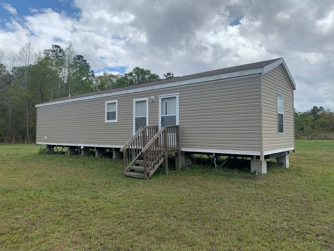 1372 Ne 219th St - Photo 2 of 3