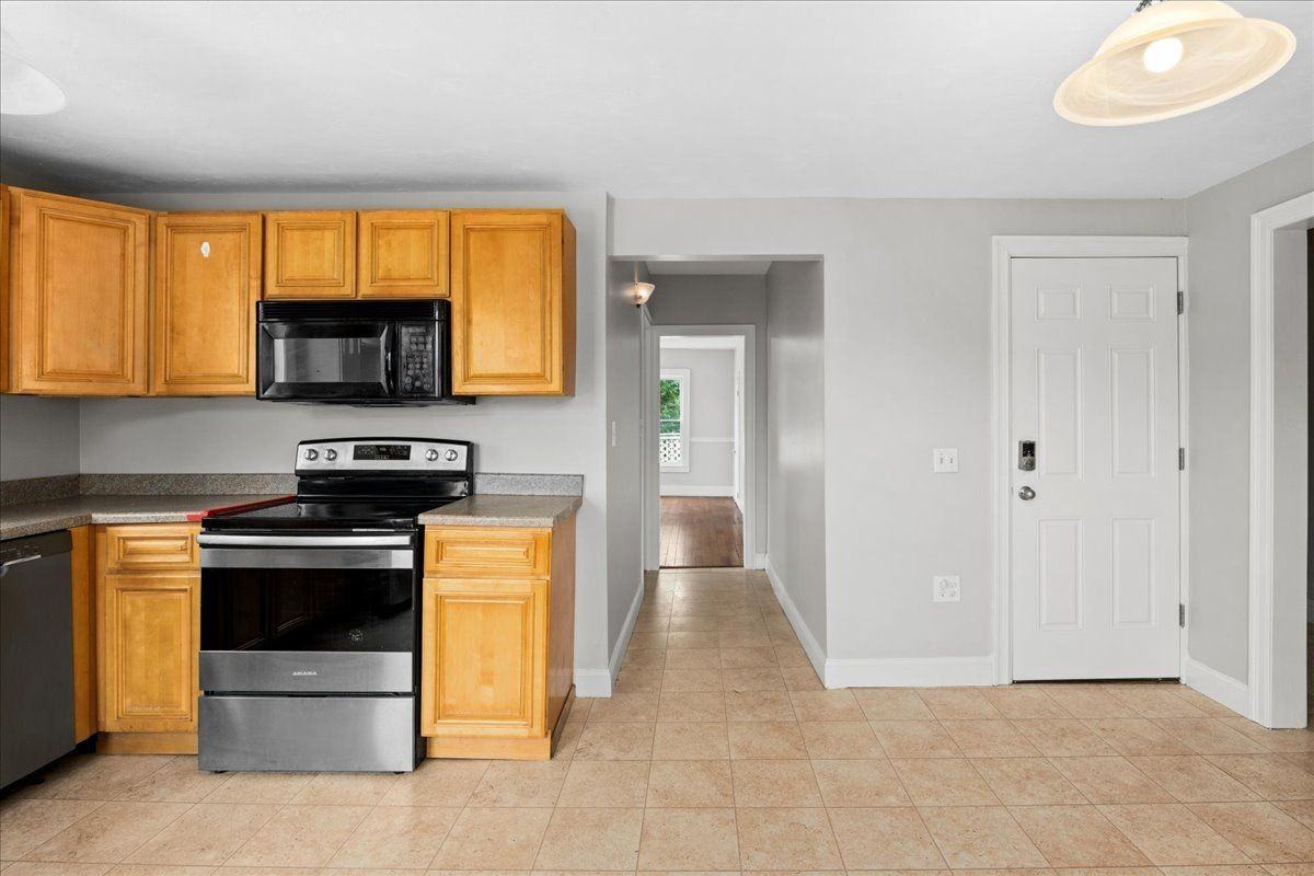 36 Cedar St - Photo 4 of 26