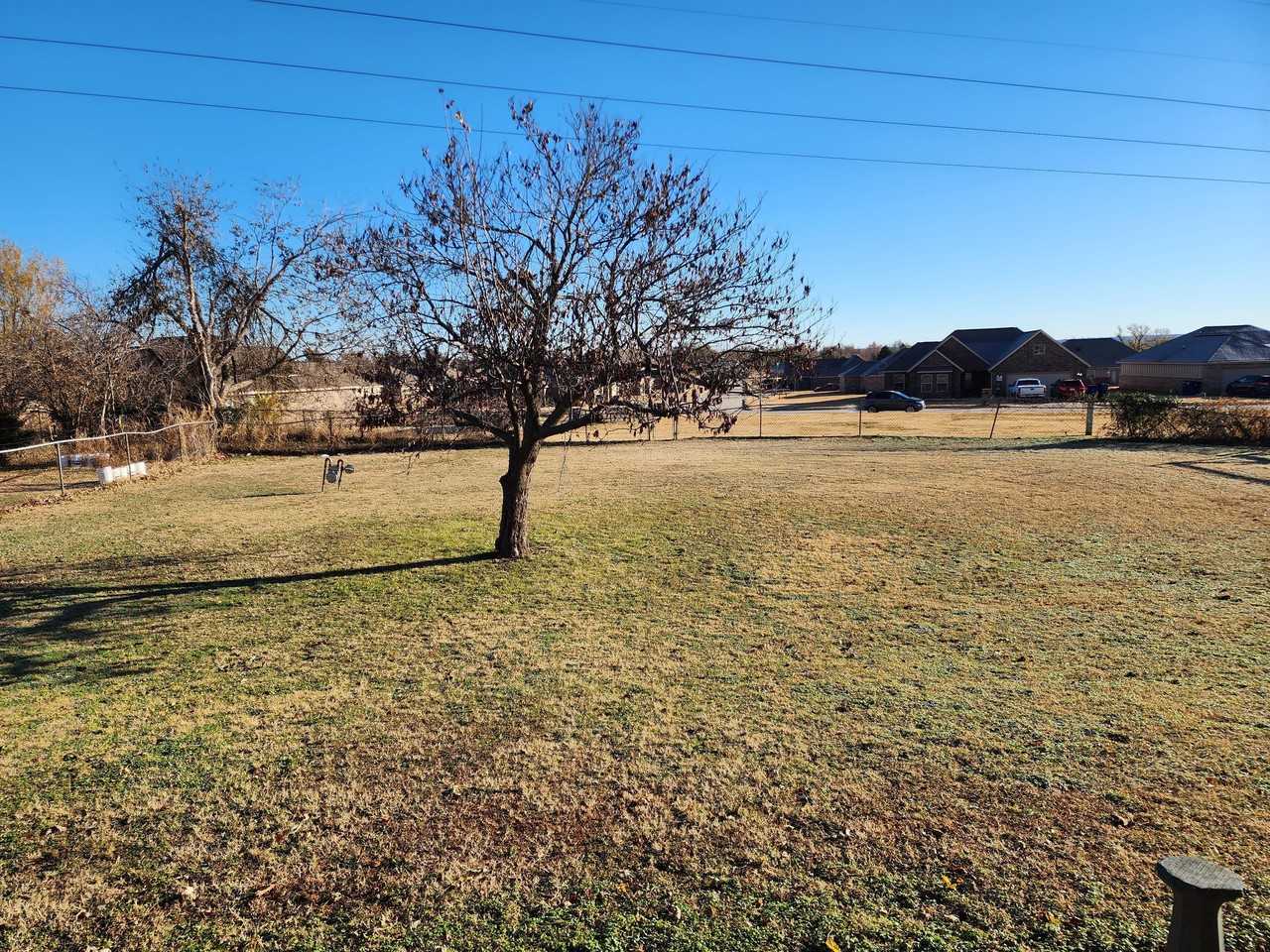 324 E Orbit Dr - Photo 2 of 5