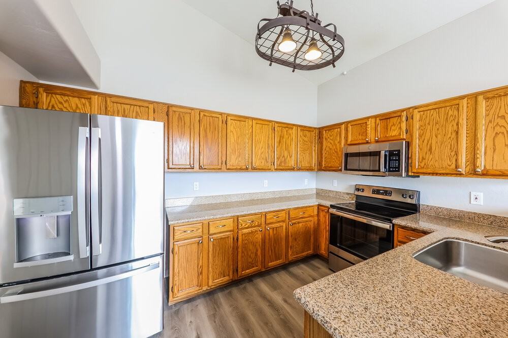 4627 E Stanford Ave - Photo 6 of 17