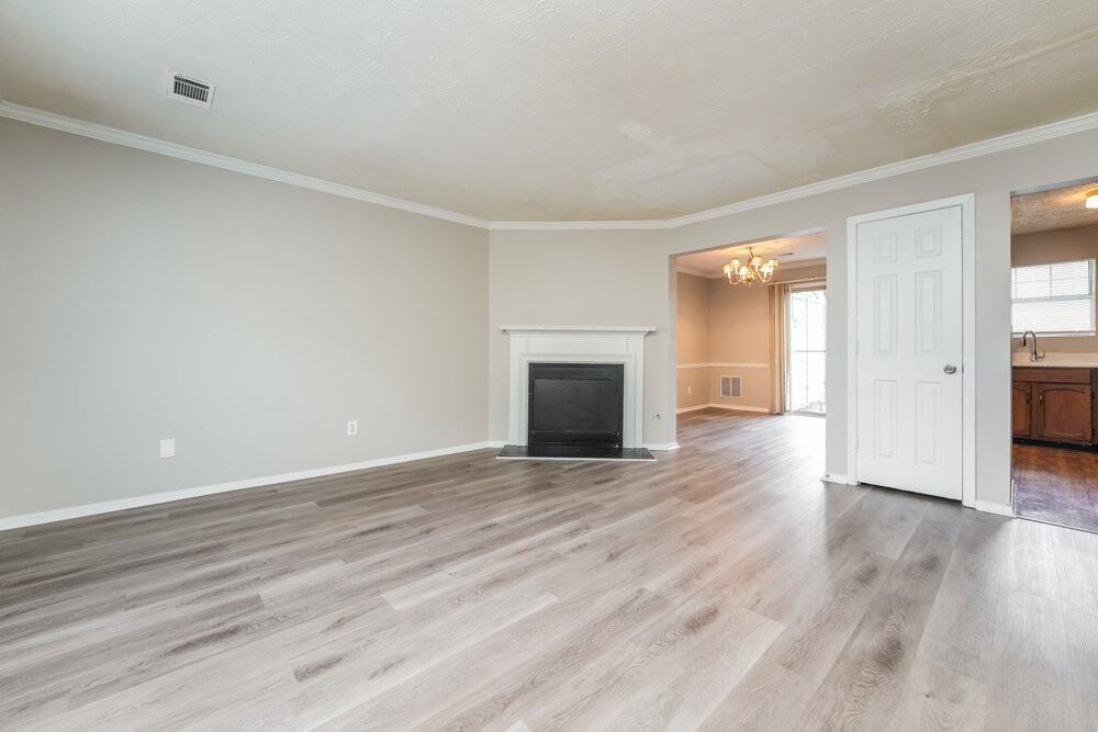 1418 Stonegate Pt - Photo 4 of 17