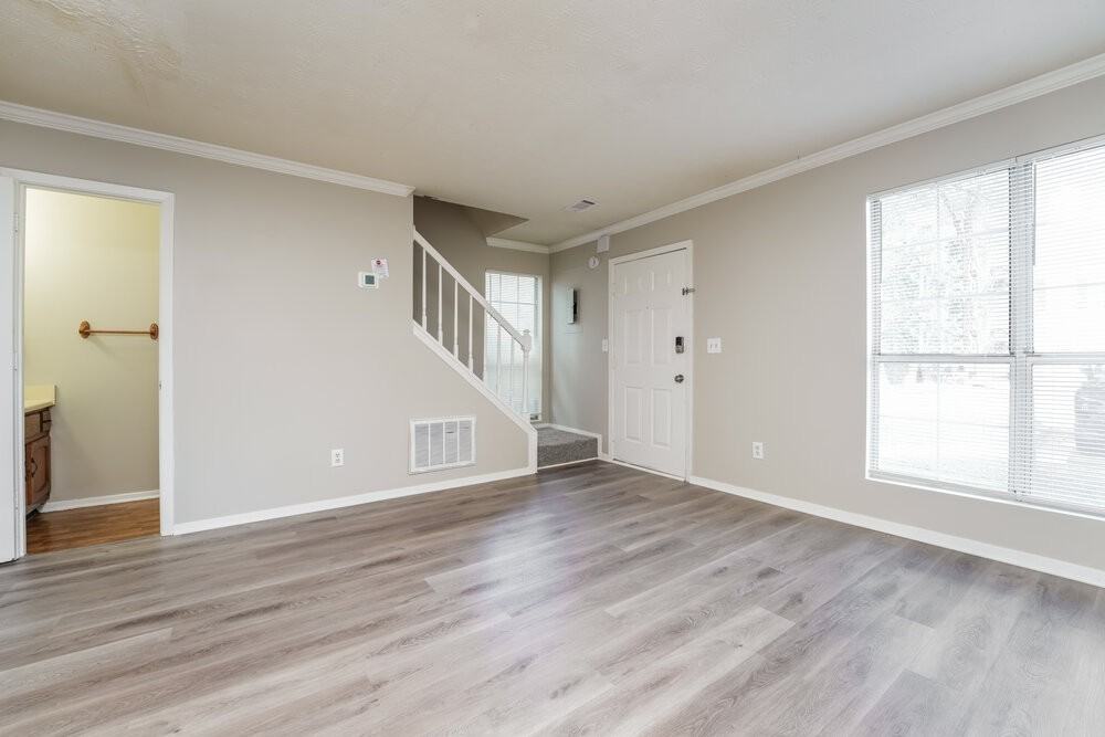 1418 Stonegate Pt - Photo 5 of 17