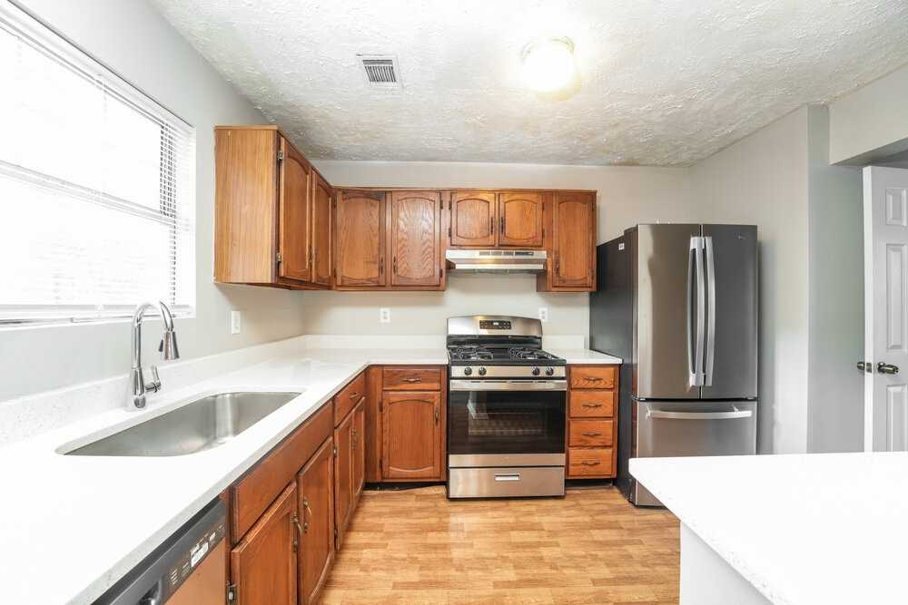 1418 Stonegate Pt - Photo 7 of 17