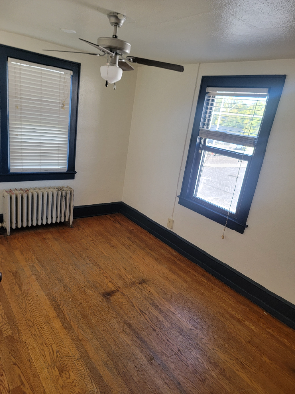 210 N Commerce St - Photo 2 of 5