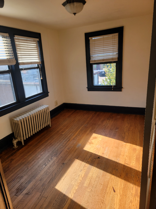 210 N Commerce St - Photo 3 of 5