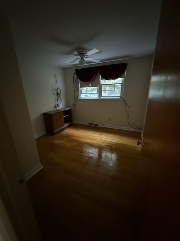 512 Oakridge Dr - Photo 3 of 8