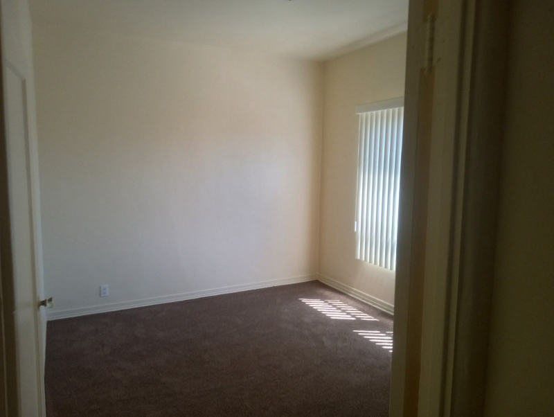 4721 South Budlong Avenue #6 - Photo 2 of 2