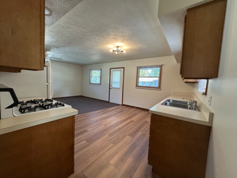 505 S Apple Rd - Photo 3 of 12