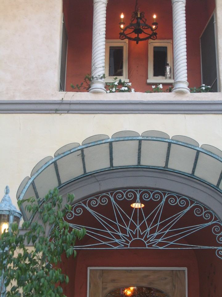 414 N Sycamore Ave - Photo 3 of 10